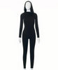 Combinaison noire moulante zippée à capuche pour femme