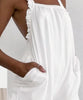 Combinaison shorty blanche ample en coton avec bretelles