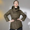 Doudoune marron mi-longue avec capuche et ceinture pour femme