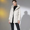 Doudoune beige mi-longue avec capuche et ceinture pour femme